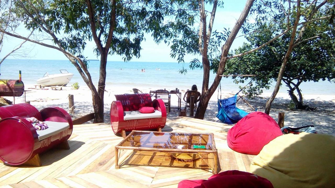 The Boarding House Hotell Sihanoukville Exteriör bild