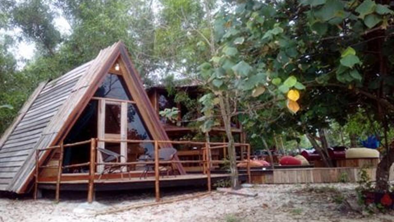 The Boarding House Hotell Sihanoukville Exteriör bild