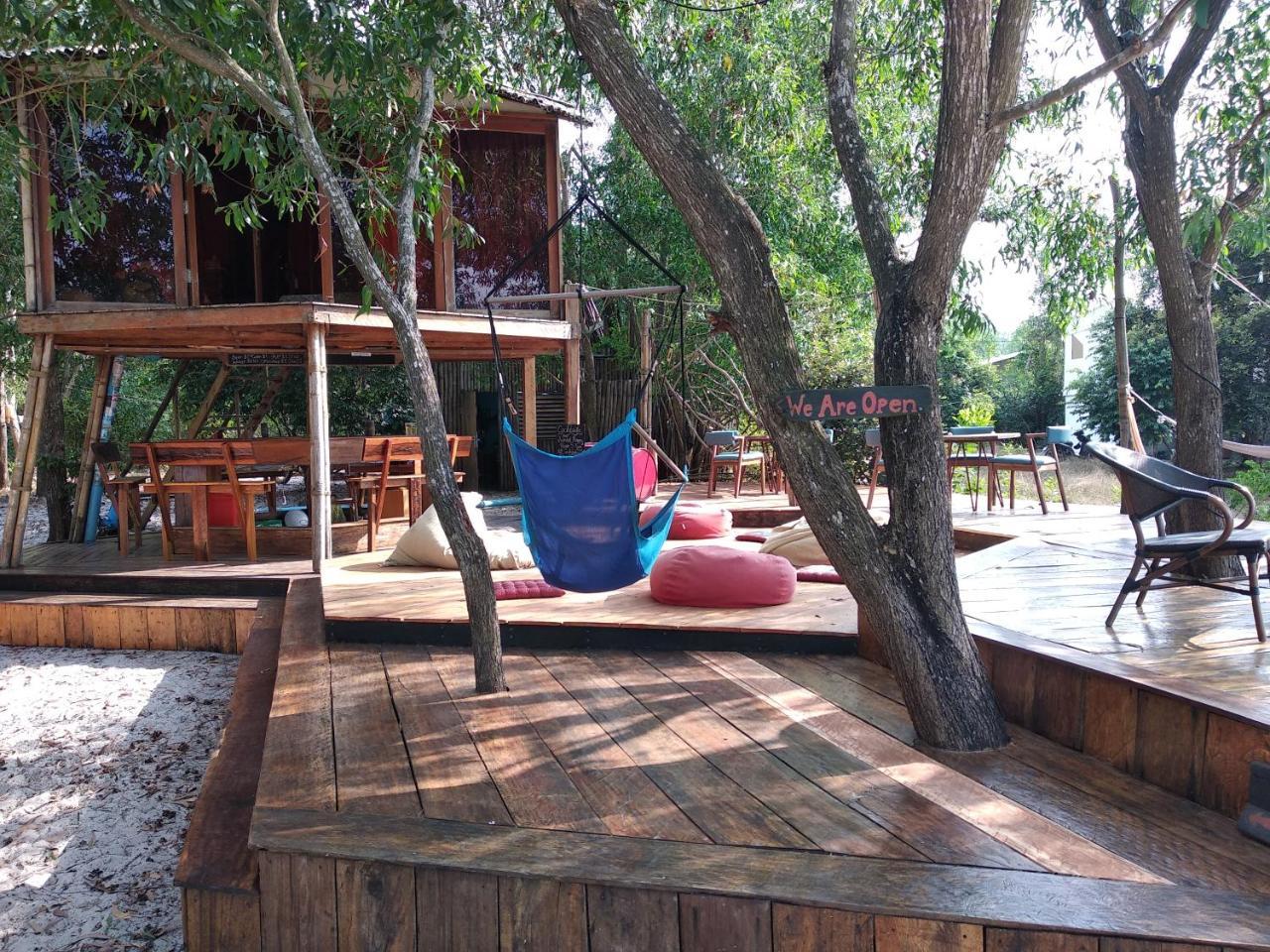 The Boarding House Hotell Sihanoukville Exteriör bild
