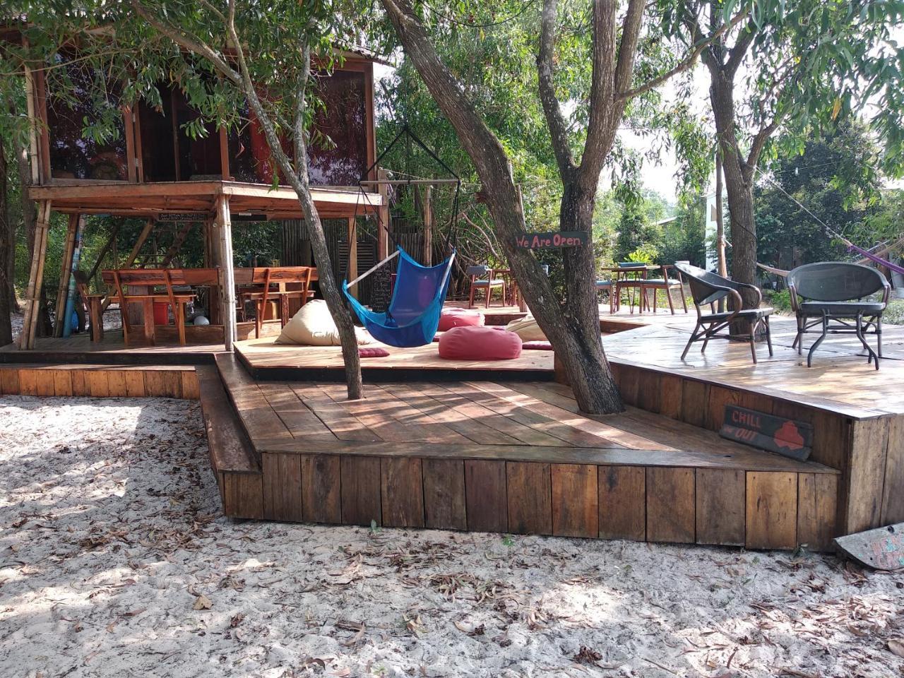 The Boarding House Hotell Sihanoukville Exteriör bild